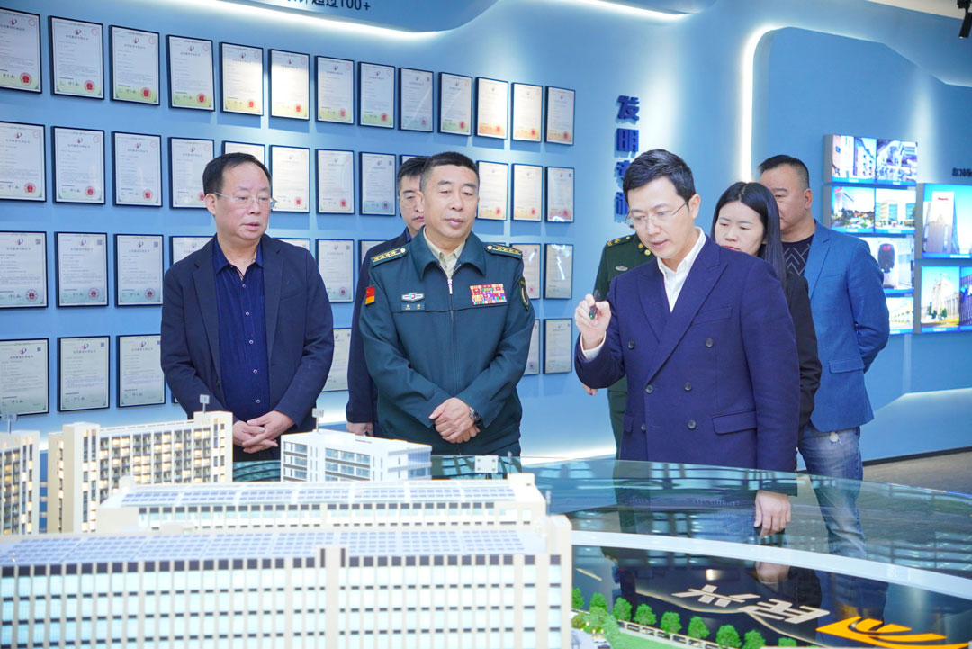 东莞市委常委张彬一行莅临xcsports走访调研，，问需问计助企业生长
